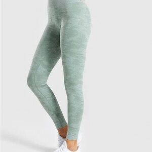 Gymshark sage green adapt camo leggings size small seamless butt scrunch